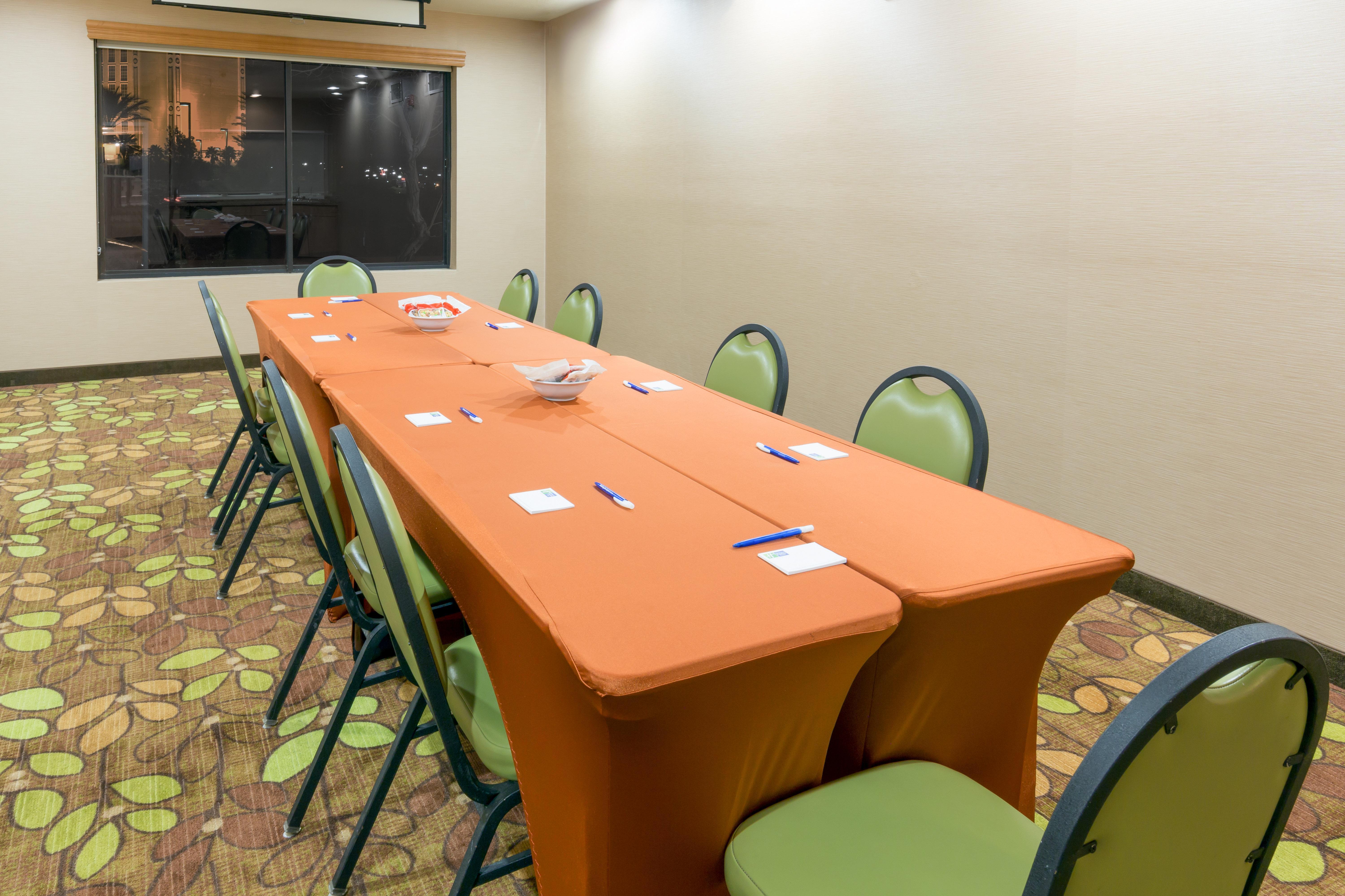 Holiday Inn Express Hotel And Suites - Henderson By Ihg Las Vegas Exterior photo