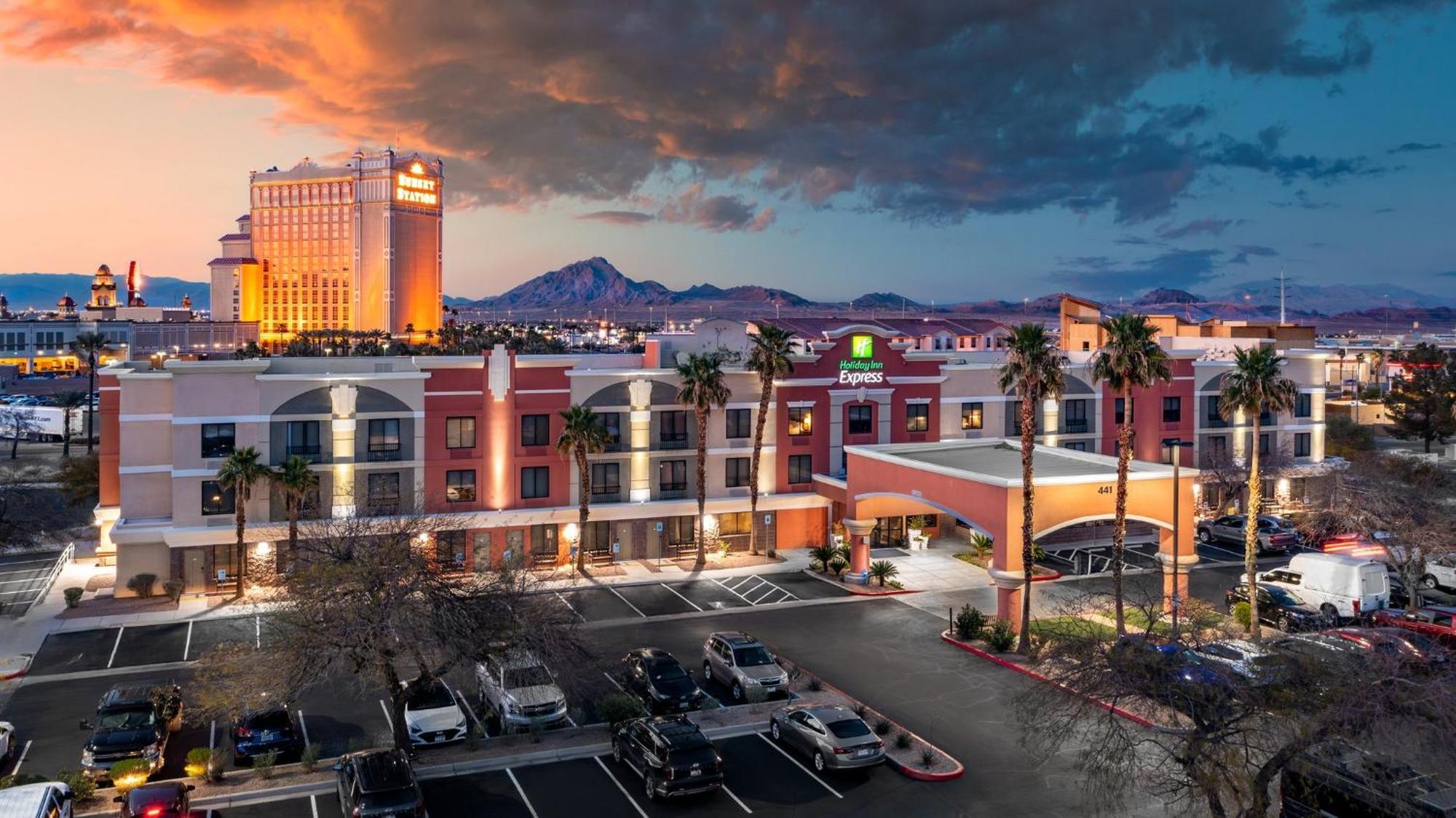 Holiday Inn Express Hotel And Suites - Henderson By Ihg Las Vegas Exterior photo